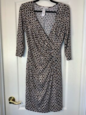 Laundry by Design Wrap Dress Size 8 Black Tan White Abstract Print Feminine Fit